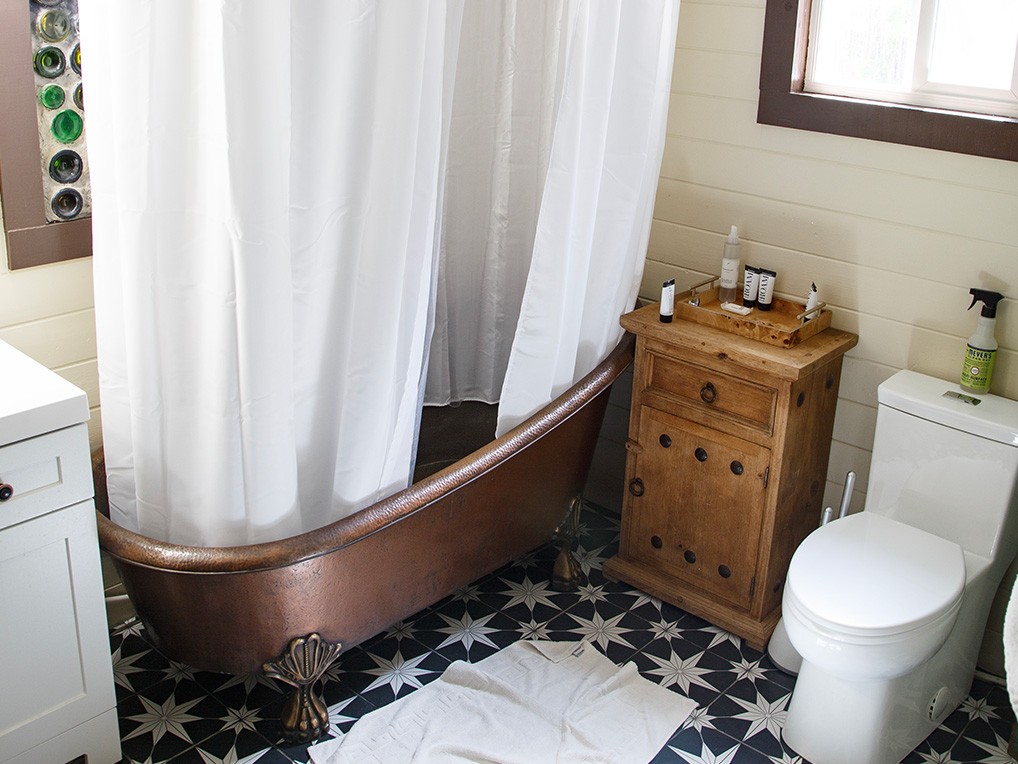 Casa de Wolfe_house bath